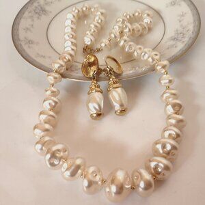 Vtg Baroque Cream Luster Faux Pearl Gold Tone Necklace Earrings Set Chunky 28"